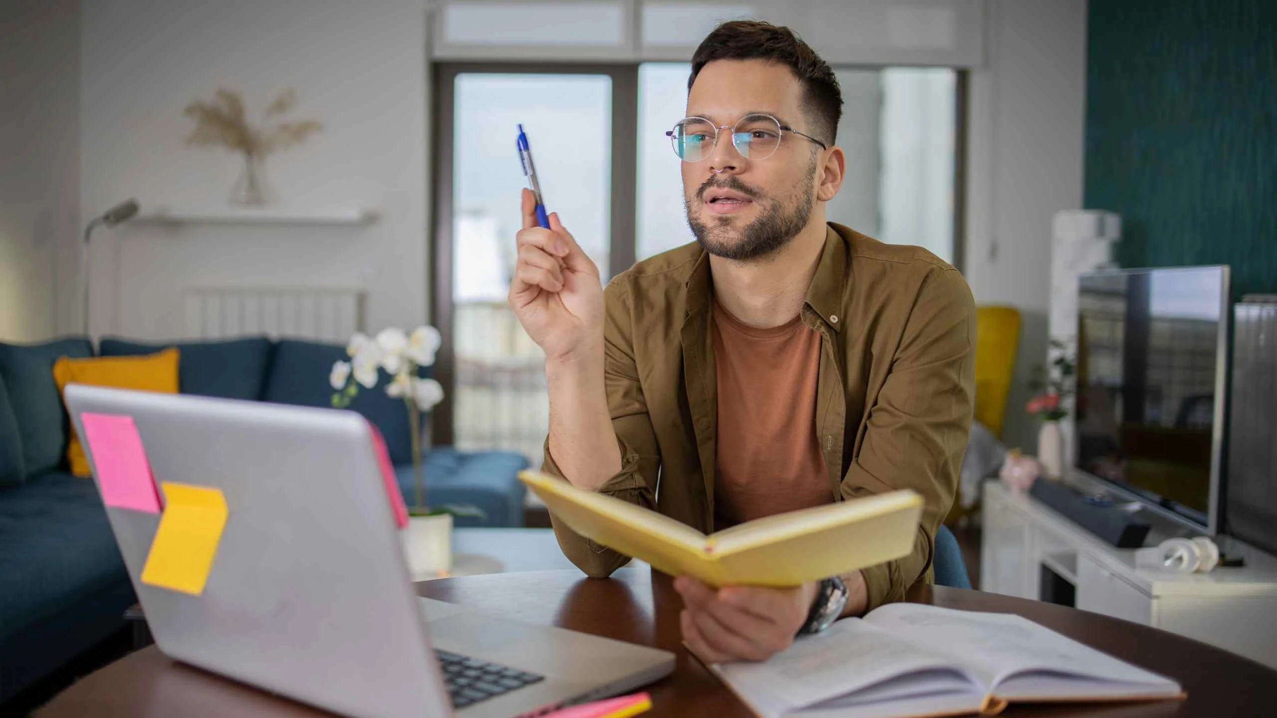 Imagem ilustrativa sobre o curso de Pedagogia EAD, com foco na flexibilidade e ensino online.