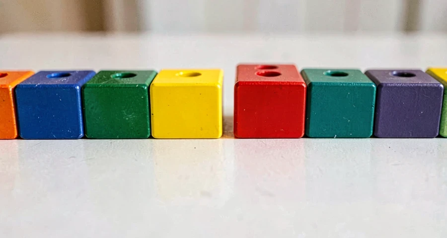 grupos de blocos comparados em atividade matemática na creche