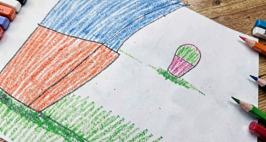 desenho de criança representando elementos grandes e pequenos conforme a distância