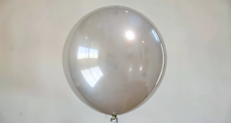 balão bem cheio usado em atividade investigativa na creche